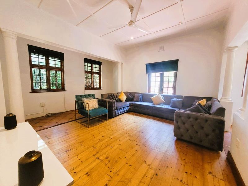 Lovely Family Home in Glenwood - Photo 9