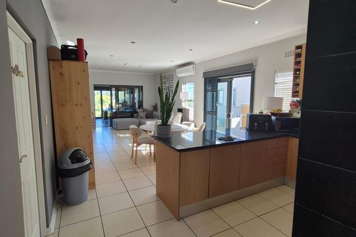 Lovely family townhouse for sale in Plattekloof. - Photo 4