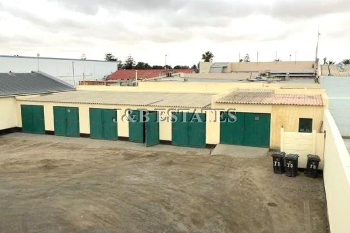 Prime Investment Opportunity: Mixed-Use Building with 2 Commercial Spaces & 3 x 2-Bedroom Flats - Photo 5