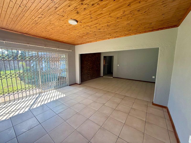 Spacious 4-Bedroom Unit on Secure Unit Rynfield AH– Available 1 February 2026 - Photo 3