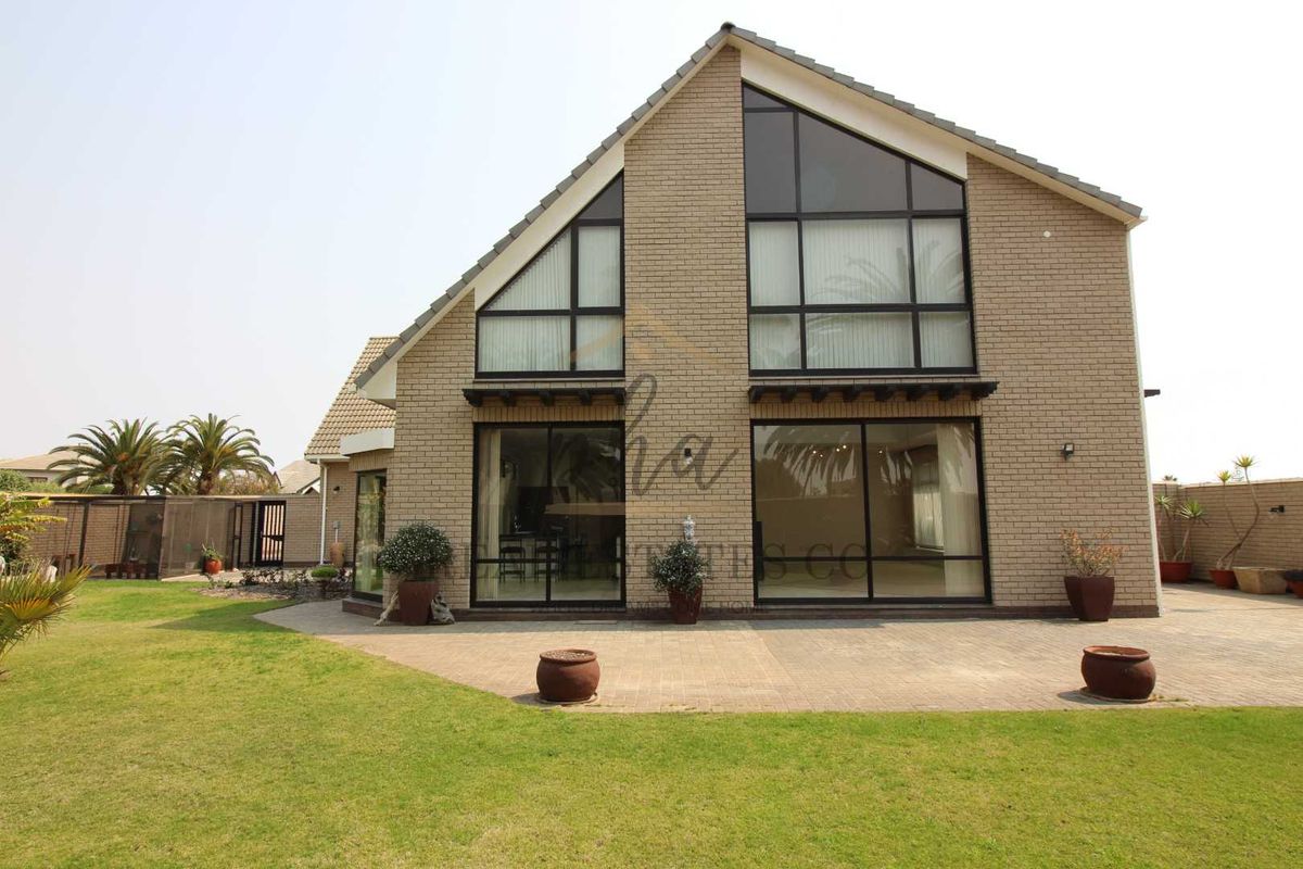 4 Bedroom family home for sale - Swakopmund (Kramersdorf) - Photo 2