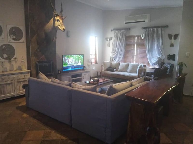 "Charming Guesthouse in Keetmanshoop Awaits New Owner! - Photo 8