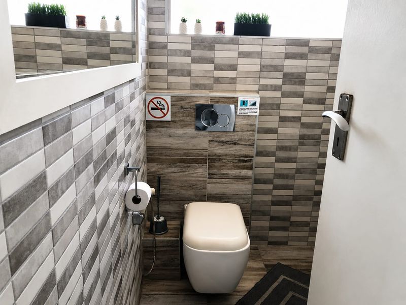 Classic Two Bedroom, One Bathroom for Sale - Photo 8