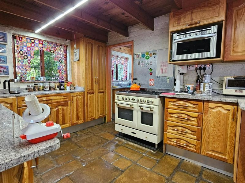 Stay in a Bushveld Lodge right here in the City - Photo 8