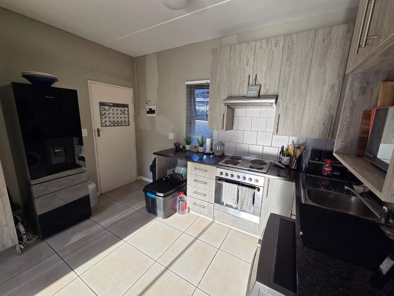 Modern Living Meets Garden Bliss! - Photo 4