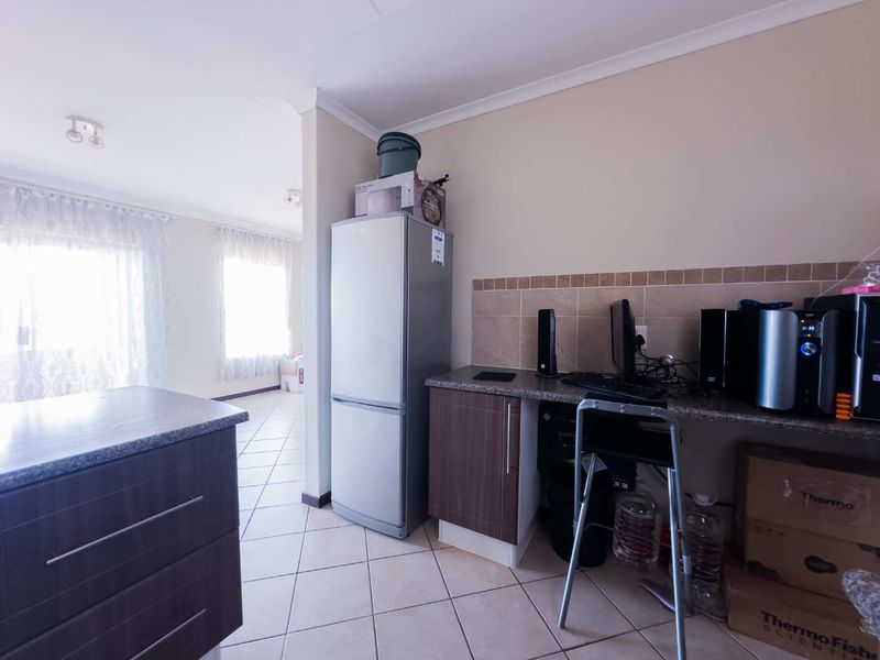 2 Bedroom Townhouse with a Balcony - Photo 9