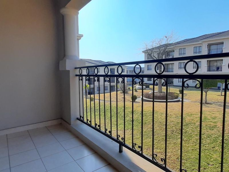 Modern, Secure Living in Cedar Acres – Stylish 3-Bedroom Rental Opportunity - Photo 9