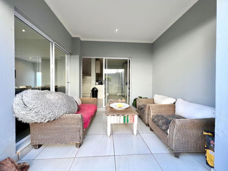 DOUBLE STOREY GARDEN APARTMENT FOR SALE IN BRYANSTON - Photo 7