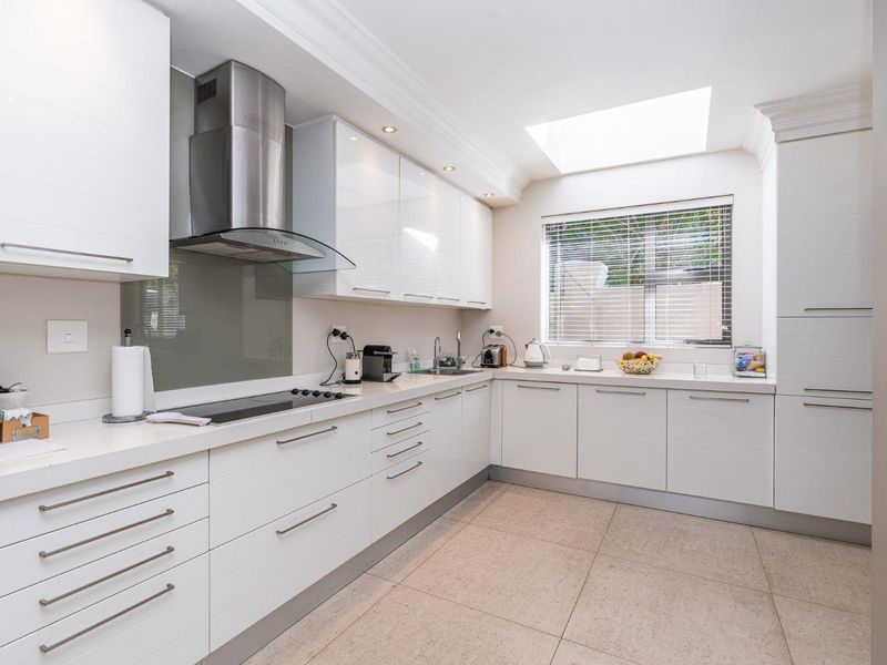 A Tranquil Oasis: Embrace Elegant Living with Sea Views! - Photo 10