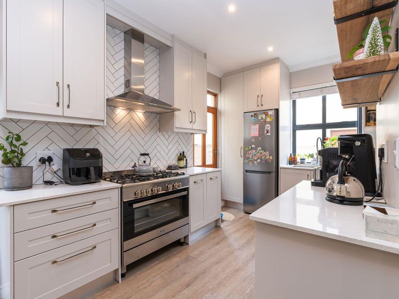 DUPLEX TOWNHOUSE ROYAL ASCOT - Photo 3