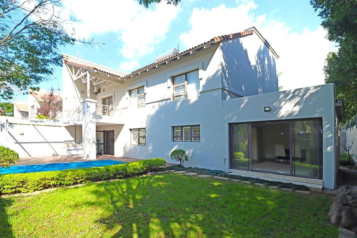 Stylish 3 Bedroom Townhouse with Pool in Sought After Waverley Gate - Photo 4