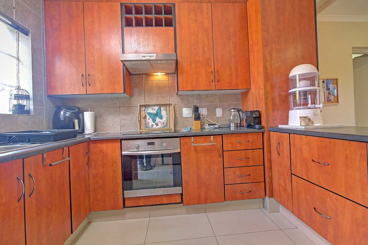 Exquisite Townhouse on a Charming Corner Lot* - Photo 3