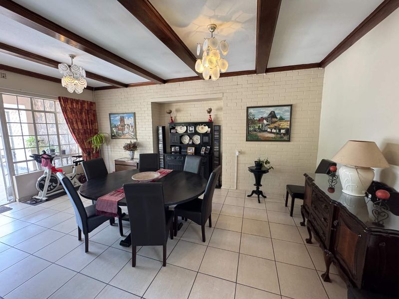Magnificent Face brick Penthouse! - Photo 4