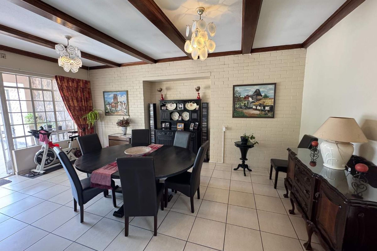 Magnificent Face brick Penthouse! - Photo 4