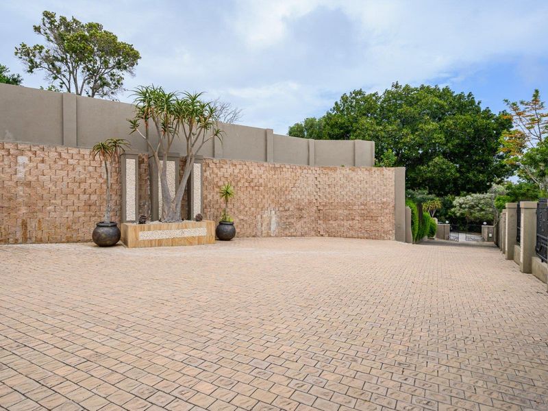 Stunning Upmarket Property in Mill Park with Breathtaking Views! - Photo 9