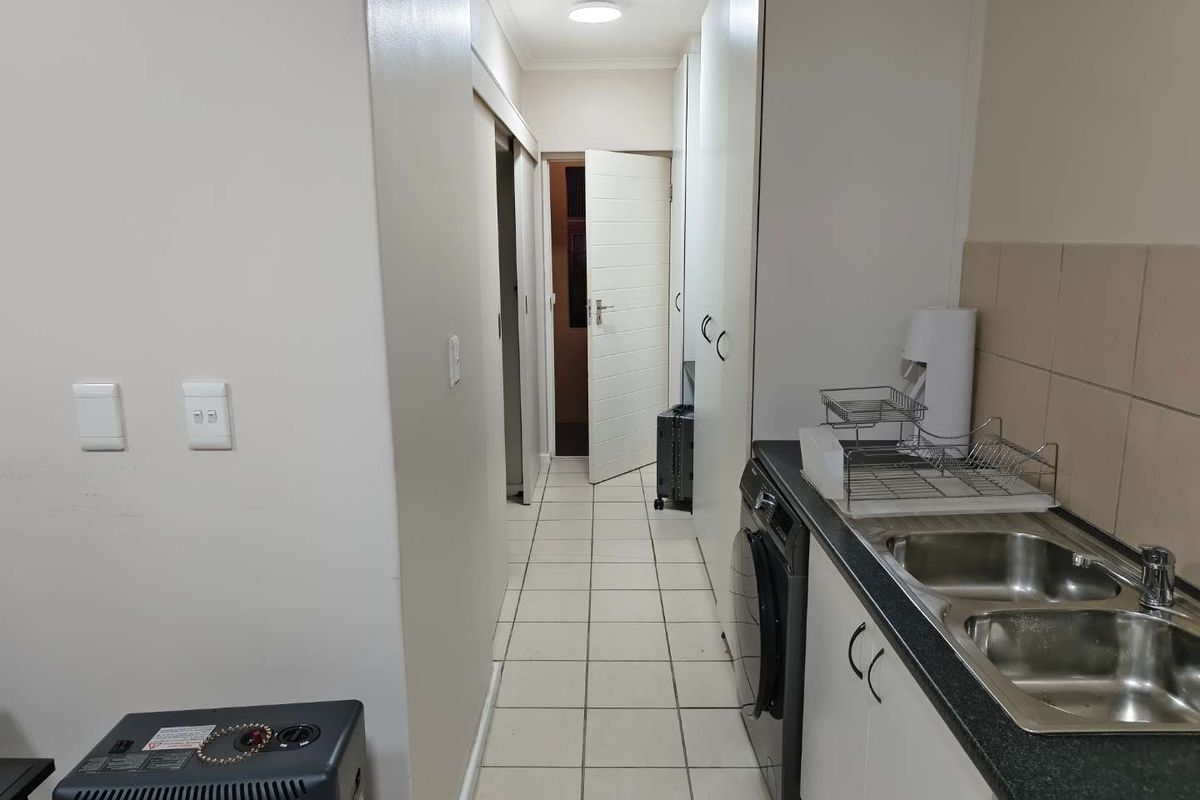 One-bedroom apartment to rent in Viking Villas - Photo 5