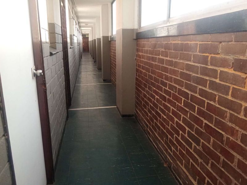 Charming 1.5 Bedroom Apartment with Modern Amenities and Convenient Location - Photo 7