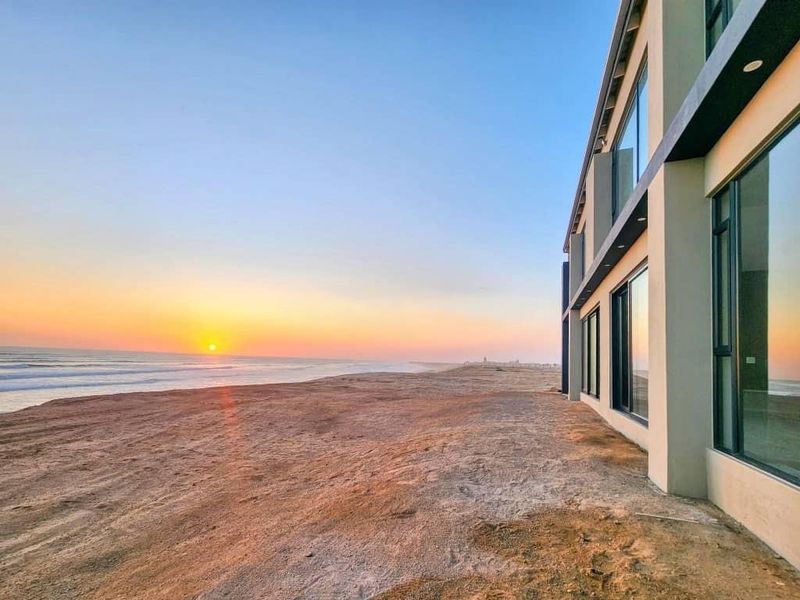 Exceptional design!!  On the beach!! - Photo 3