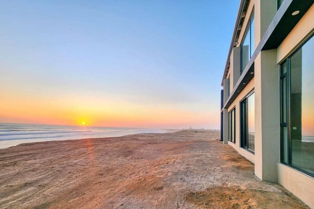 Exceptional design!!  On the beach!! - Photo 3