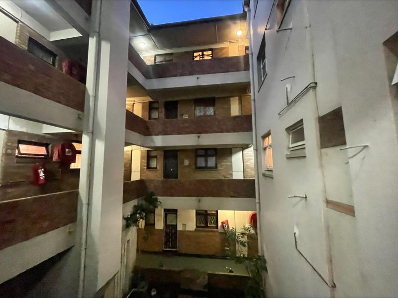Your Perfect Starter Home - Spacious 1-Bedroom Apartment with Wooden Floors - Photo 1