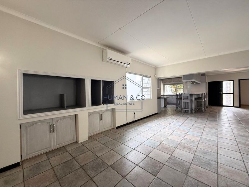 Large Residential Property in Central Town - Photo 4