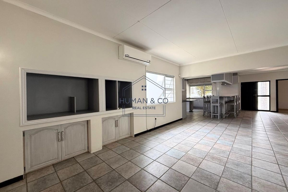 Large Residential Property in Central Town - Photo 4