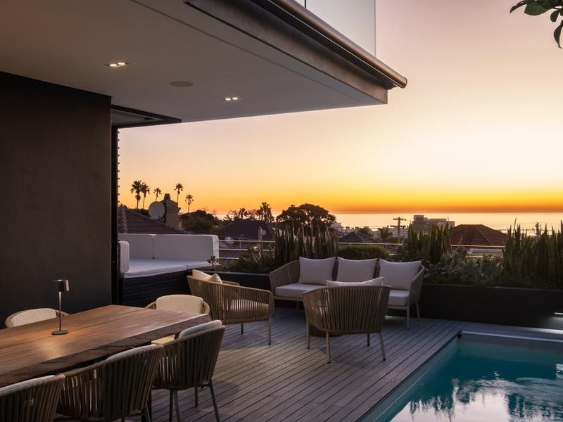 Stylishly Sleek - Photo 2