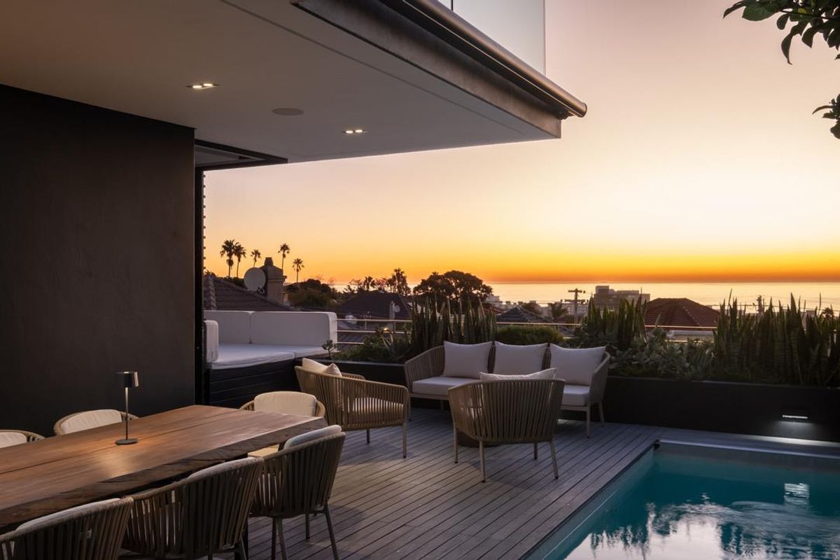 Stylishly Sleek - Photo 2