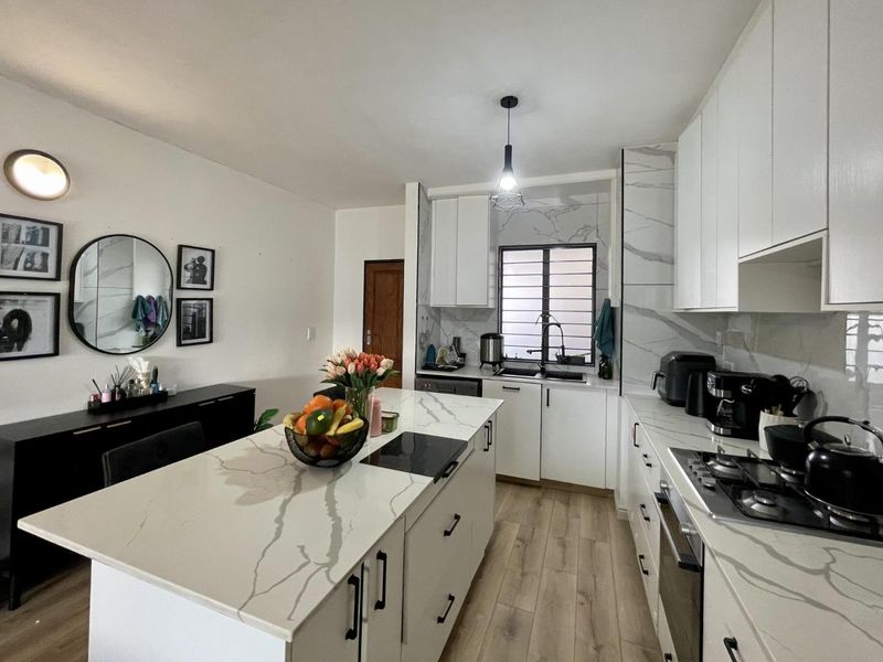 Stylish, Spacious and Move-In Ready in Sought-After Eldo Lakes East - Photo 3