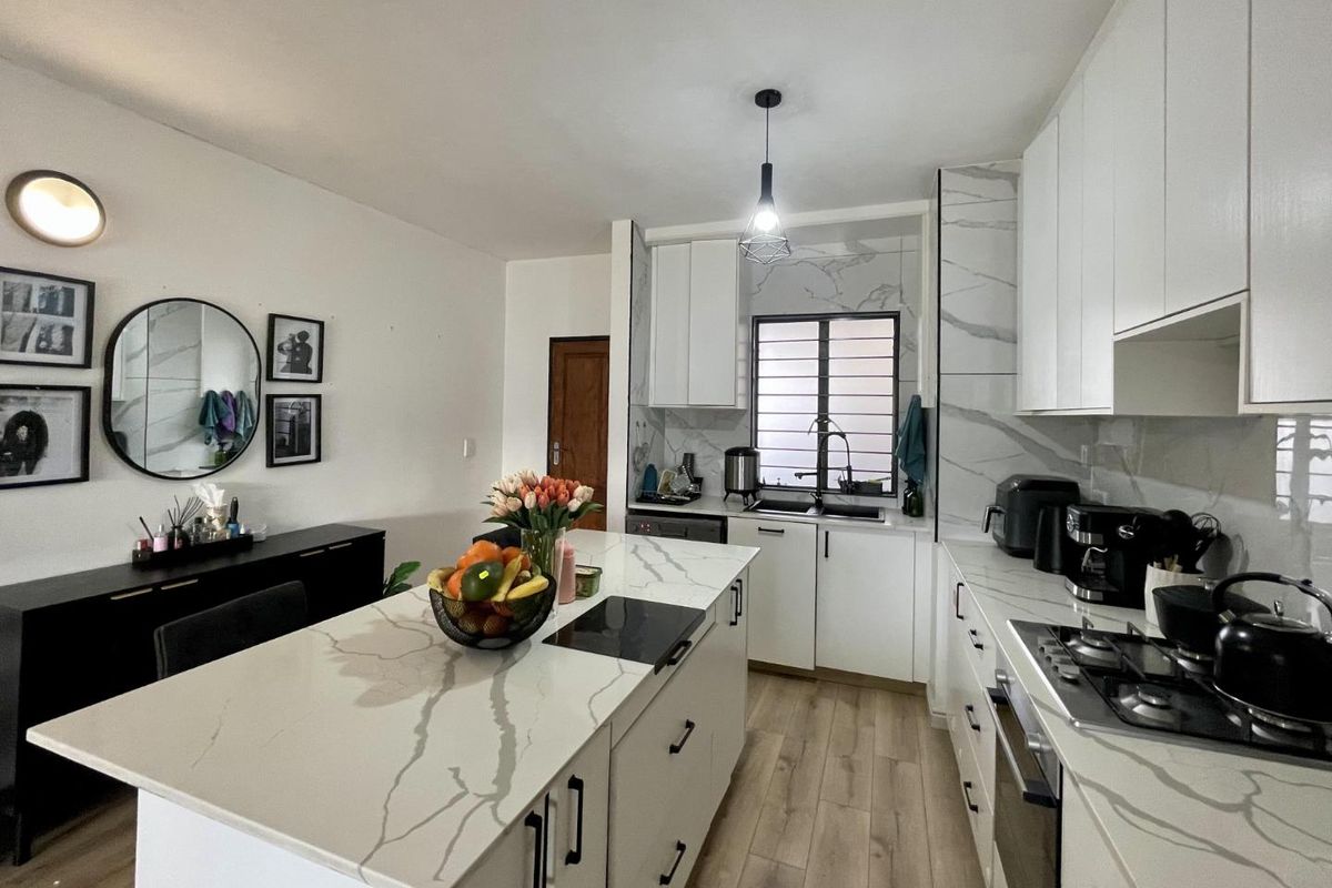Stylish, Spacious and Move-In Ready in Sought-After Eldo Lakes East - Photo 3
