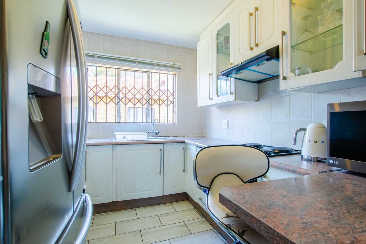 3 Bedroom Simplex on sale - Photo 3