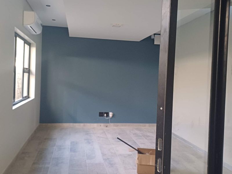 To Let Office space - Photo 1