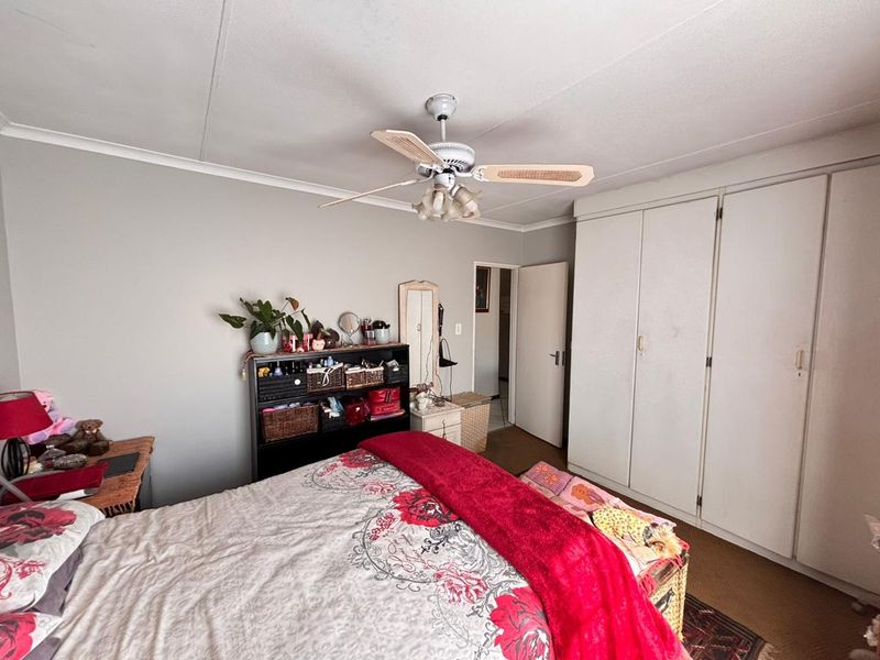 Charming Facebrick Townhouse in Secure Complex - Photo 9