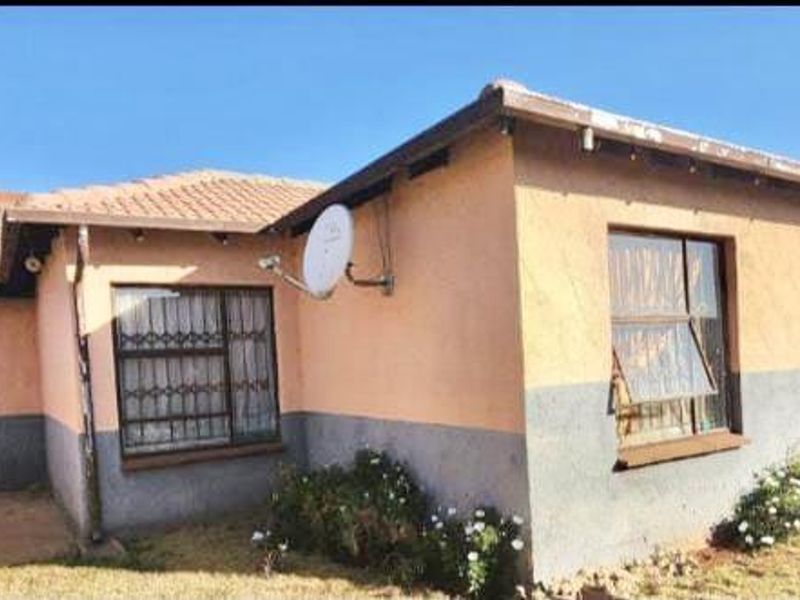 For Sale: Charming 3-Bedroom House with Flatlet, Automated Double Garage & Garden House - Photo 2