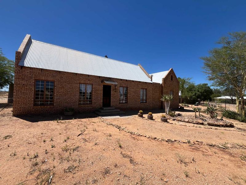 Low-Maintenance Family Home on a Large Erf in Kakamas - Photo 9