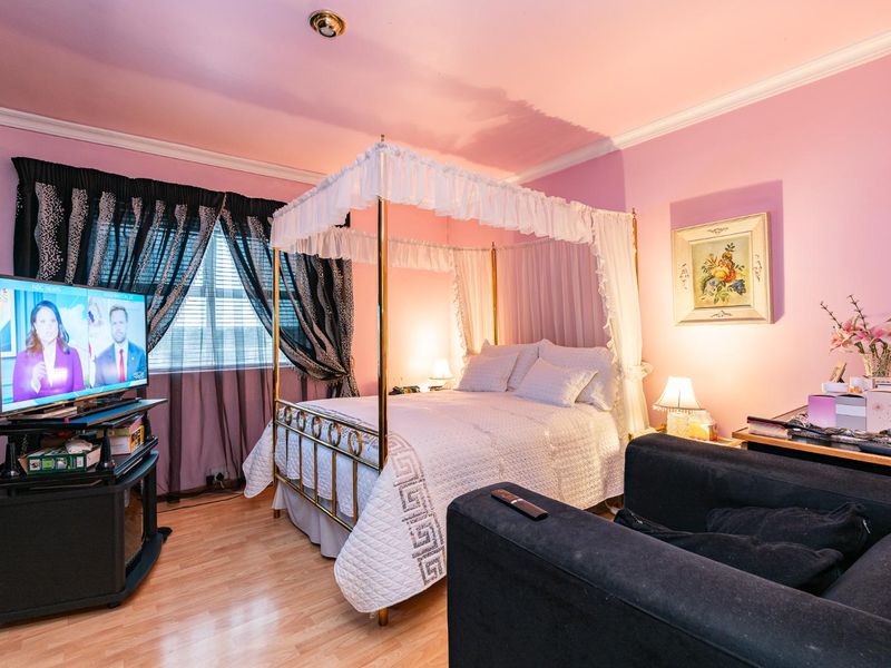 Character Home in Walmer Estate with Scope for Renovation and Rental Potential - Photo 6