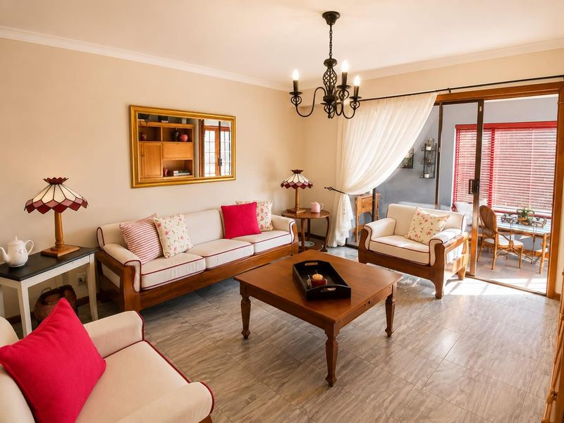 Charming 3-Bedroom Home - Photo 2