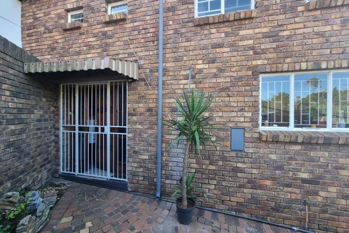 Excellent location for schools. Ideal investment. - Photo 3