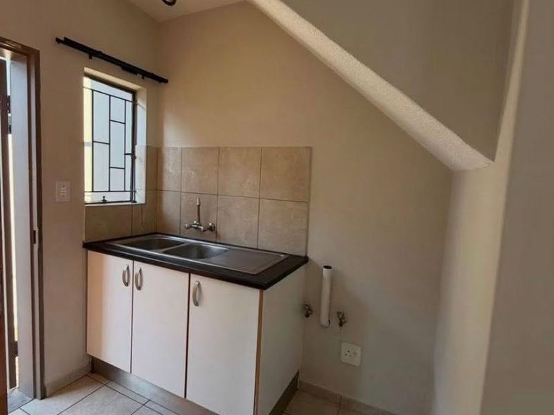 Lantana Court Gem: 2 Bedroom Townhouse at a Great Price - Photo 4