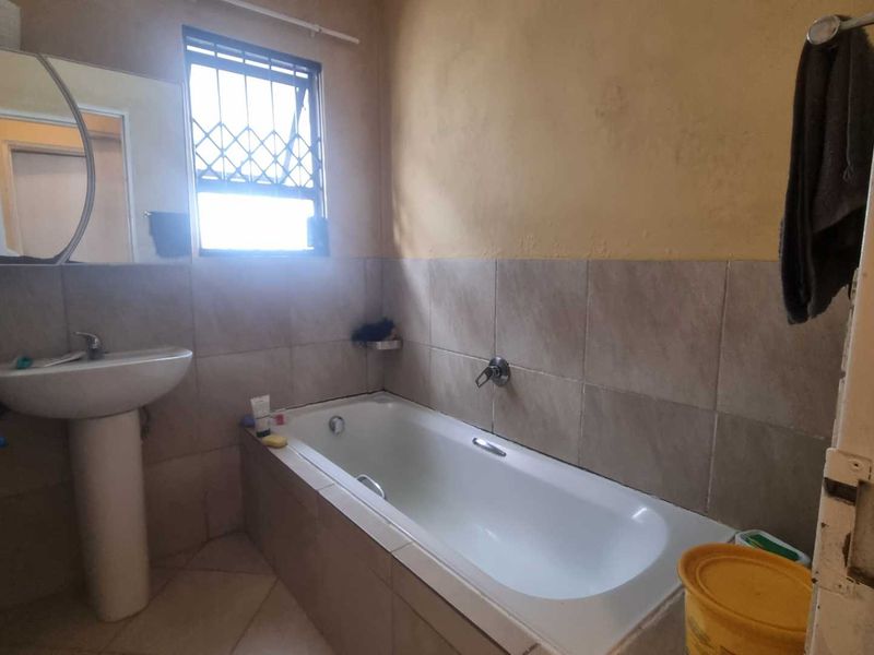 Spacious 2-Bedroom Home in a Perfectly Managed Estate - Photo 10