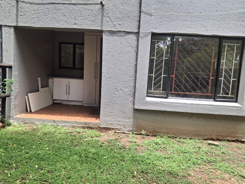 A CHARMING ONE BEDROOM UNFURNISHED GARDEN APARTMENT - Photo 4