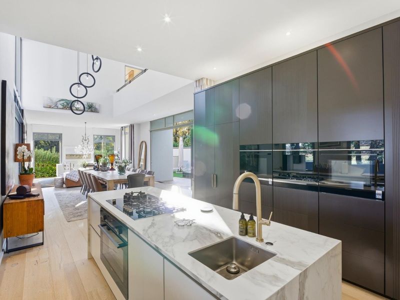 Masterpiece Of Architecture And Interior Design On A Green Belt - Photo 2