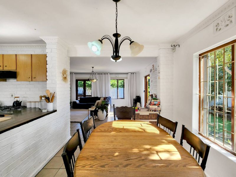 Spacious Family Home with Potential in Rondebosch East - Photo 3