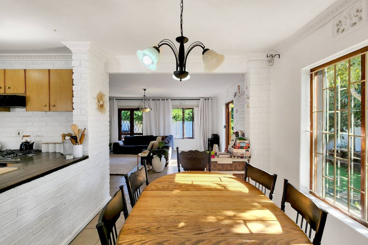 Spacious Family Home with Potential in Rondebosch East - Photo 3