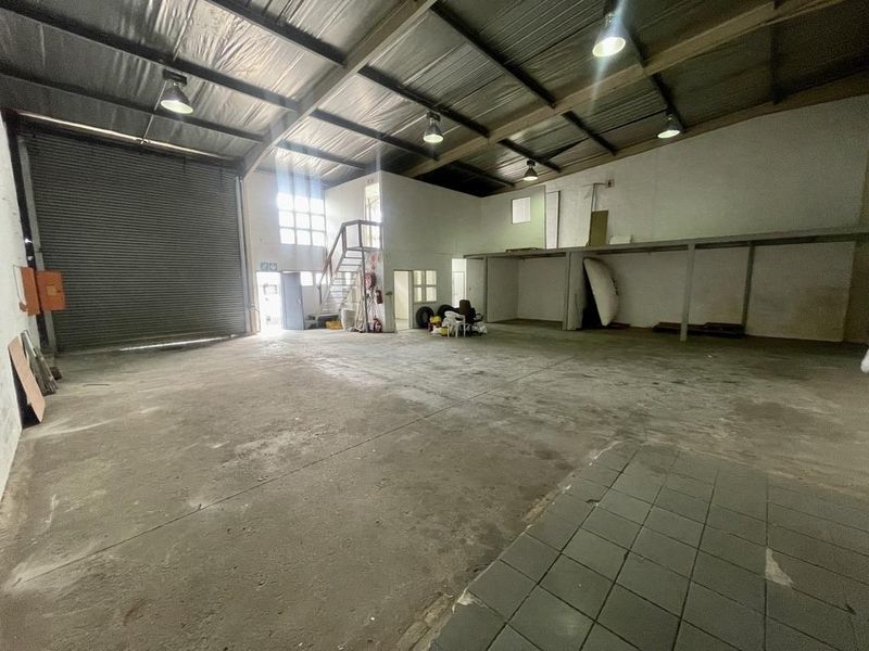Hendra - 235m2 Warehouse To Let | Springfield Industrial Park - Photo 2