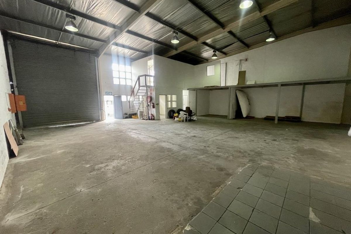 Hendra - 235m2 Warehouse To Let | Springfield Industrial Park - Photo 2