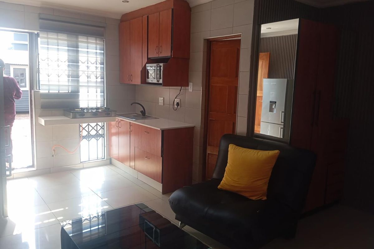 Bachelor in Kensington - Photo 5