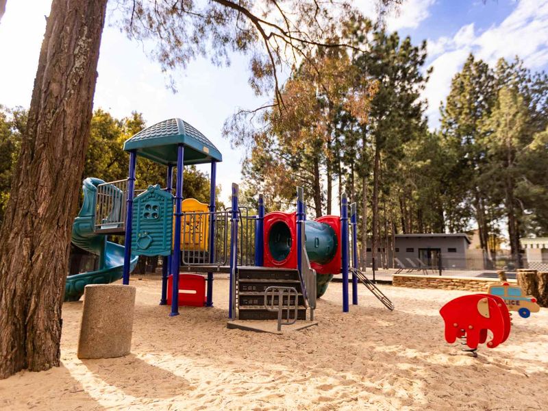 Shape Your Future in a 492m2 Oasis of Luxury and Style! - Photo 9