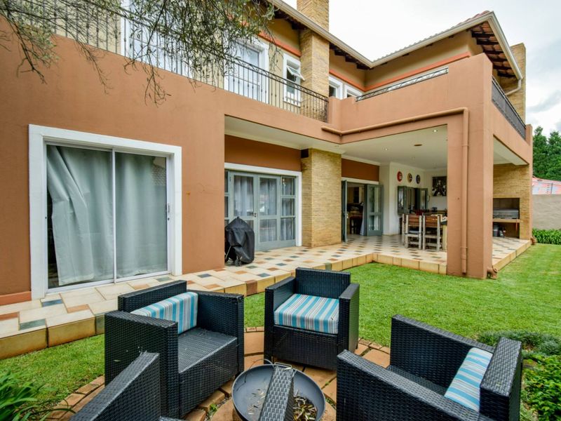 Four bedroom, Full-Title cluster in secure estate - Muckleneuk - Photo 2