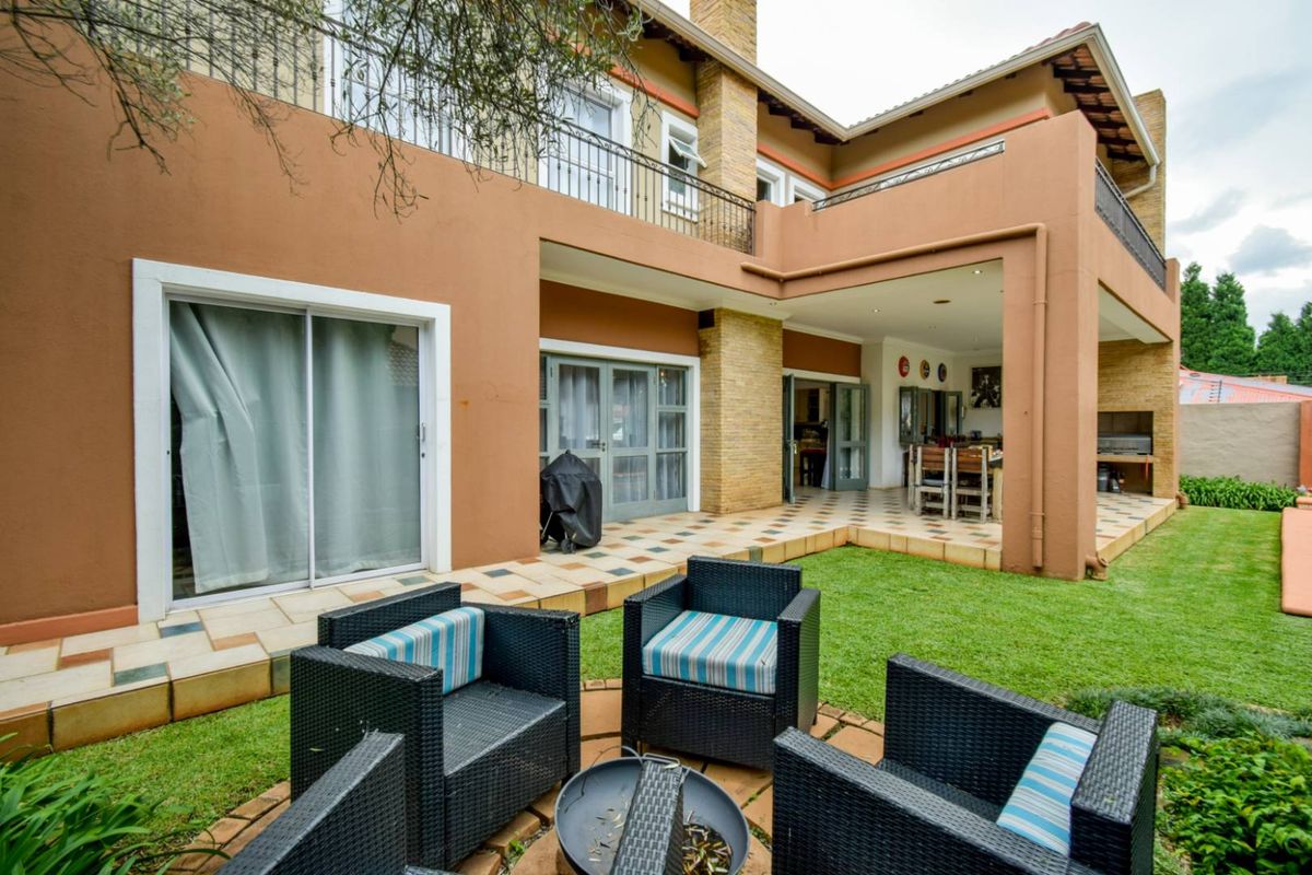 Four bedroom, Full-Title cluster in secure estate - Muckleneuk - Photo 2